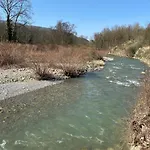 River With Amazing View + Jacuzzi, Garden, Forest Access Villa *