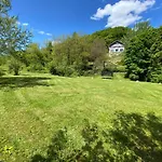 River With Amazing View + Jacuzzi, Garden, Forest Access Vétraz-Monthoux