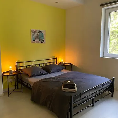 River With Amazing View + Jacuzzi, Garden, Forest Access * Vétraz-Monthoux