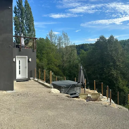 River With Amazing View + Jacuzzi, Garden, Forest Access Villa