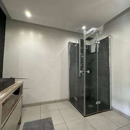Villa River With Amazing View + Jacuzzi, Garden, Forest Access