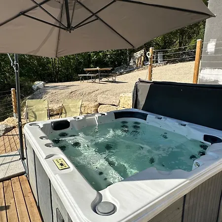 Villa River With Amazing View + Jacuzzi, Garden, Forest Access *